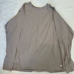 Vuori long sleeve feather tee